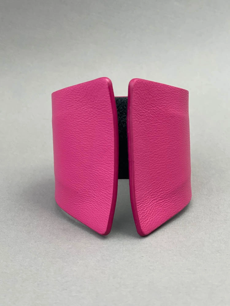 Браслет из кожи фуксия арт 32903 Браслет из кожи фуксия арт 32903