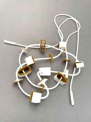 Колье из кожи РОЛЛЫ белый горчица арт 45906 в магазине дизайнерских украшений Cherepaha.shop