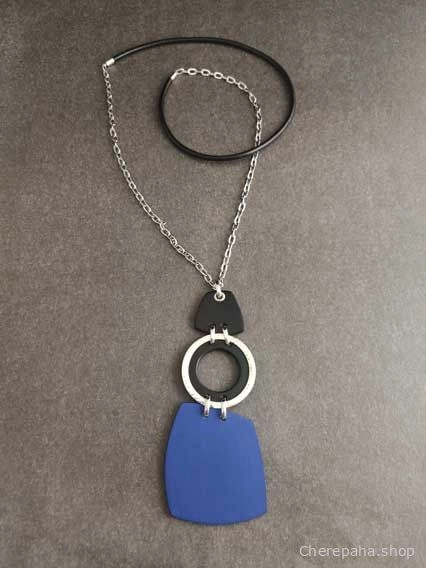 Кулон из кожи синий арт 2312