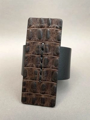 Браслет из кожи НЭО шоколадный крокодил чёрный арт 1642 в магазине дизайнерских украшений Cherepaha.shop
