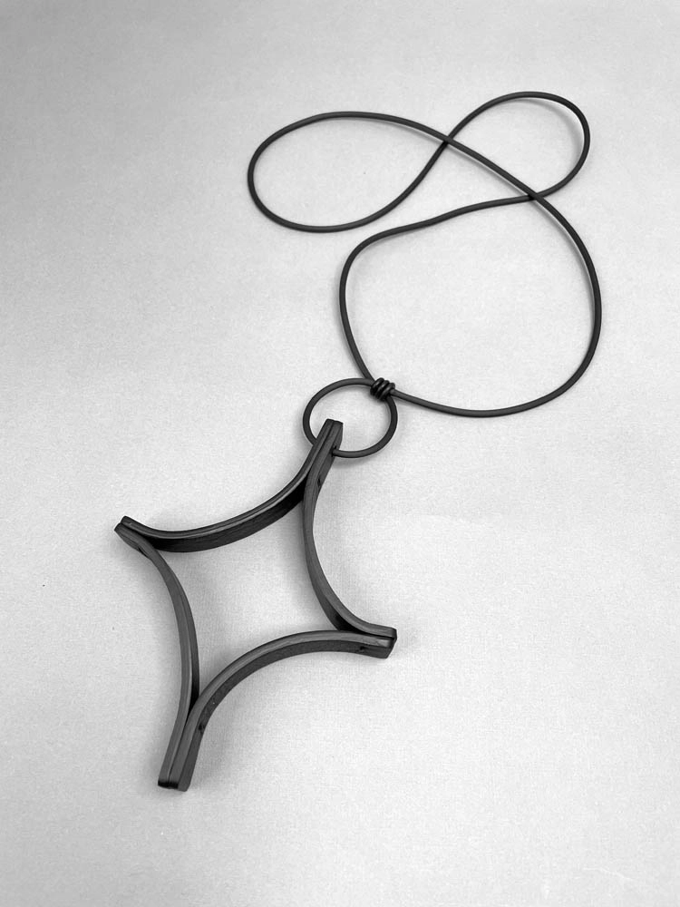 Кулон из кожи ОРИГАМИ чёрный арт 46301 Кулон из кожи ОРИГАМИ чёрный арт 46301