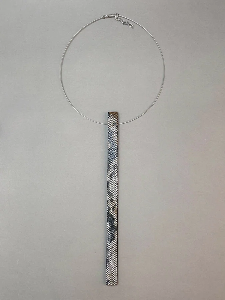 Колье СТИК М бежевая змея чёрный арт 59004