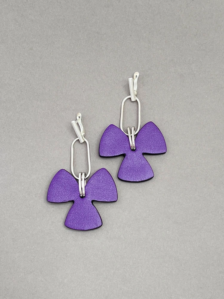 Серьги из кожи ТРИЛИСТНИК фиолетовый арт 40405 Серьги из кожи ТРИЛИСТНИК фиолетовый арт 40405