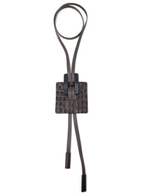 Кулон из кожи КВАДРАТ шоколадный крокодил чёрный арт 1499 в магазине дизайнерских украшений Cherepaha.shop