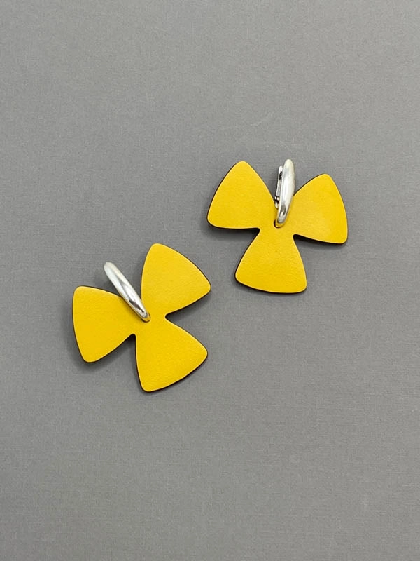 Серьги из кожи ТРИЛИСТНИК L жёлтый чёрный арт 41306 Серьги из кожи ТРИЛИСТНИК L жёлтый чёрный арт 41306