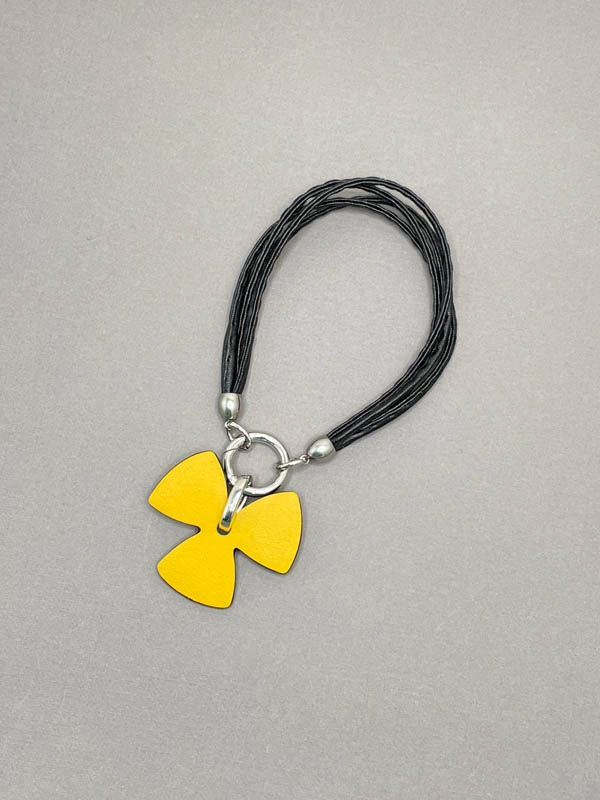 Браслет из кожи ТРИЛИСТНИК жёлтый чёрный арт 40504 Браслет из кожи ТРИЛИСТНИК жёлтый чёрный арт 40504