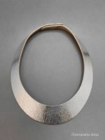 Гривна из кожи серебро глянец бежевый арт 35713 в магазине дизайнерских украшений Cherepaha.shop