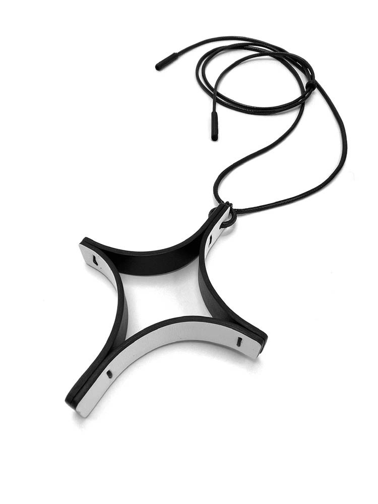 Кулон из кожи ОРИГАМИ белый чёрный арт 46302 Кулон из кожи ОРИГАМИ белый чёрный арт 46302