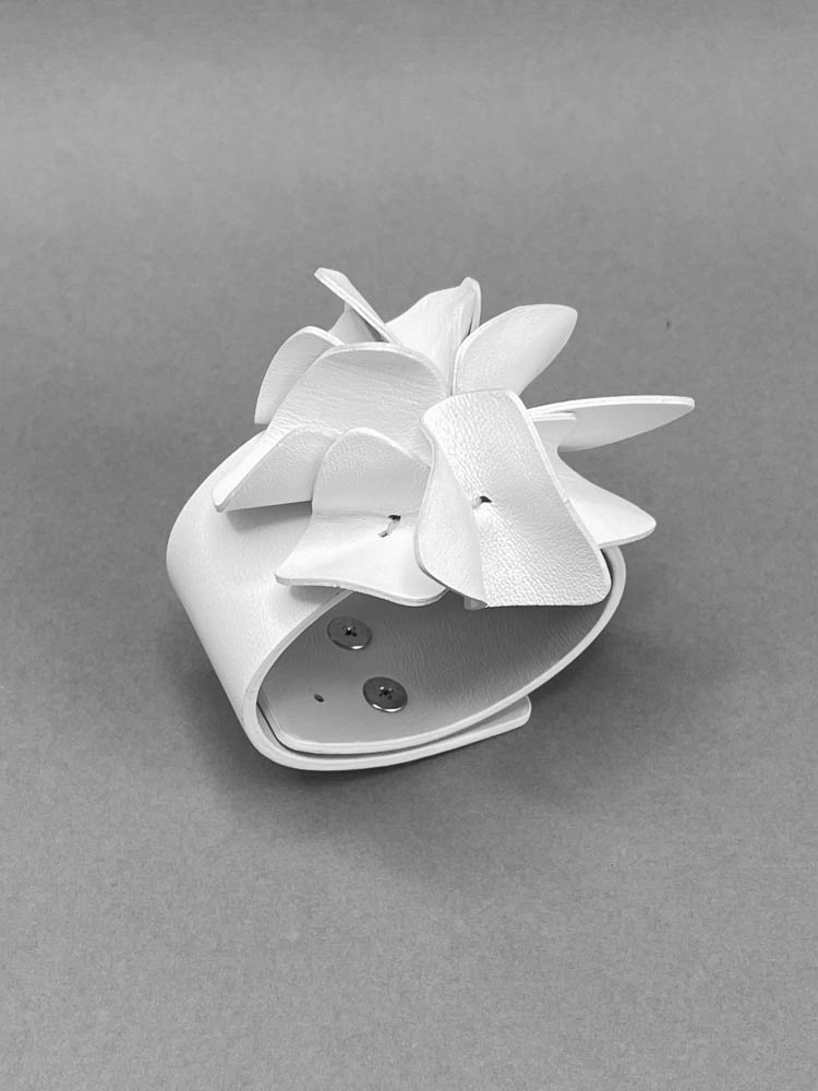 Браслет из кожи белый арт 29605