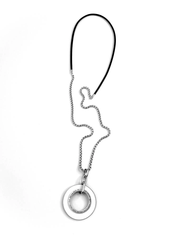 Кулон из кожи МЕЧТА белый чёрный арт 49002 Кулон из кожи МЕЧТА белый чёрный арт 49002