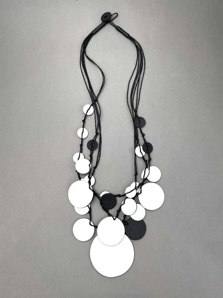 Колье из кожи КРУГИ белый чёрный арт 0102 Колье из кожи КРУГИ белый чёрный арт 0102
