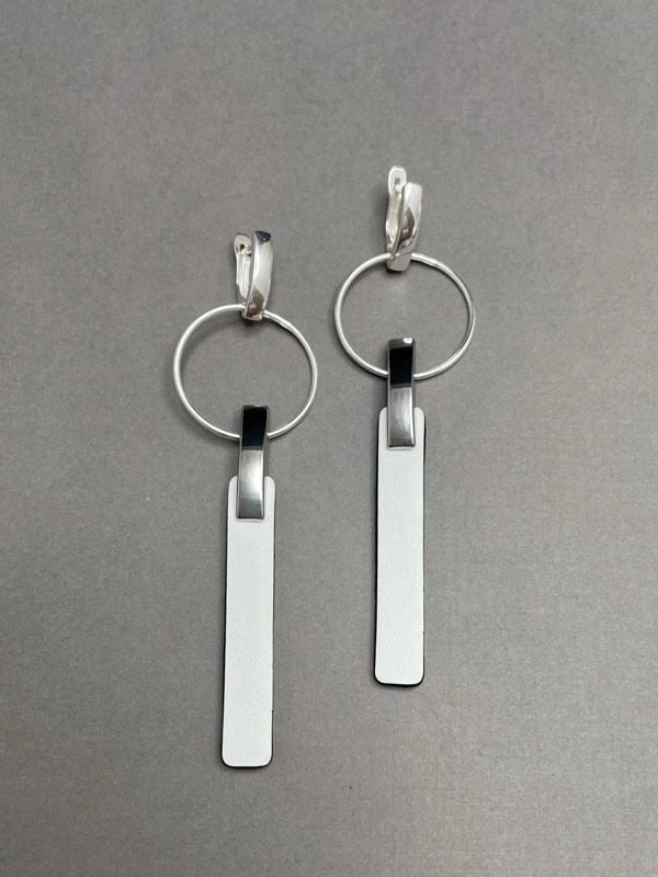 Серьги кожаные белый арт 34902 Серьги кожаные белый арт 34902