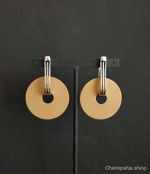 Серьги из кожи ДИСК бежевый_чёрный арт 2097 Серьги из кожи ДИСК бежевый_чёрный арт 2097