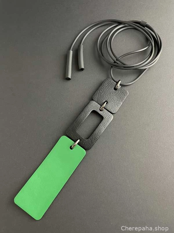 Кулон кожаный СТИК зелёный арт 18615 Кулон кожаный СТИК зелёный арт 18615