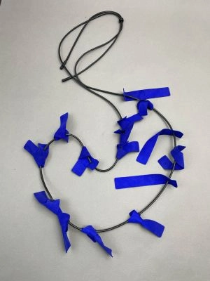 Колье из кожи ЛУНГТА синий персидский арт 45602 в магазине дизайнерских украшений Cherepaha.shop