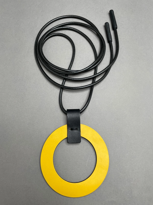 Кулон из кожи КОЛЬЦО жёлтый арт 36002 Кулон из кожи КОЛЬЦО жёлтый арт 36002