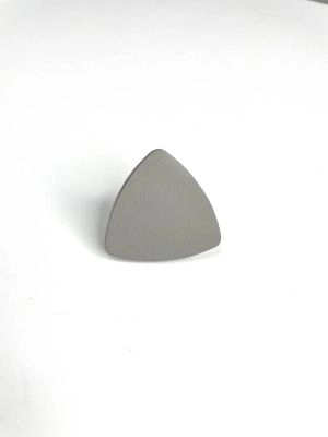 Кольцо из кожи ТРЕУГОЛЬНИК серый светлый арт 38912 в магазине дизайнерских украшений Cherepaha.shop