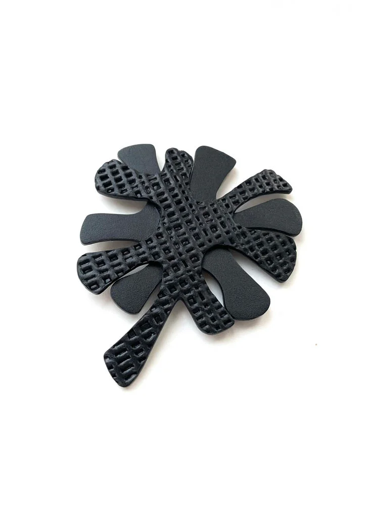 Брошь из кожи КОРАЛЛ чёрный фактурный арт 53702