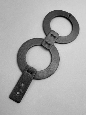 Браслет из кожи КОЛЬЦА чёрный арт 1451 Браслет из кожи КОЛЬЦА чёрный арт 1451
