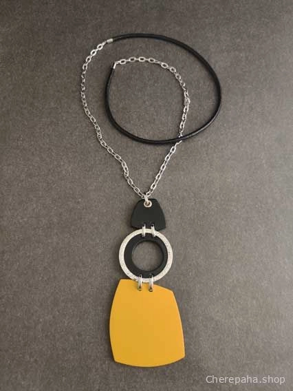 Кулон из кожи жёлтый арт 2314