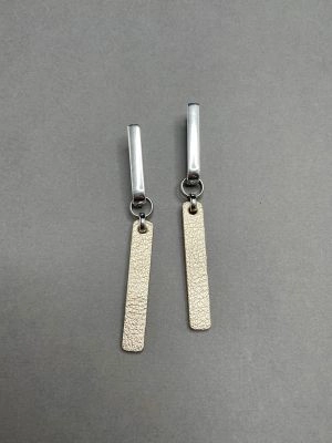 Серьги из кожи СТИК 2 шампань карамель арт 36707 в магазине дизайнерских украшений Cherepaha.shop