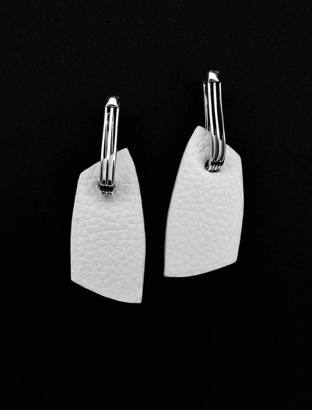 Серьги из кожи ПИКИ белый арт 1401 Серьги из кожи ПИКИ белый арт 1401