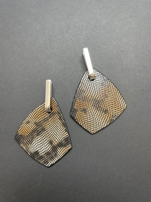 Серьги кожаные ТРАПЕЦИЯ бежевая змея чёрный арт 1715