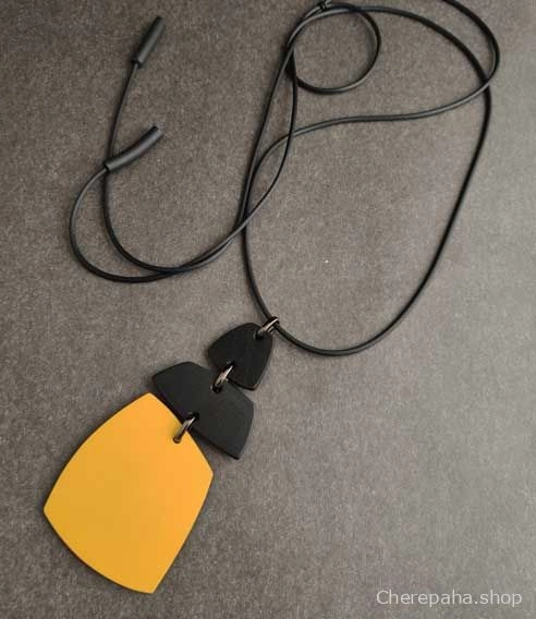 Кулон из кожи ТРИО жёлтый арт 2333