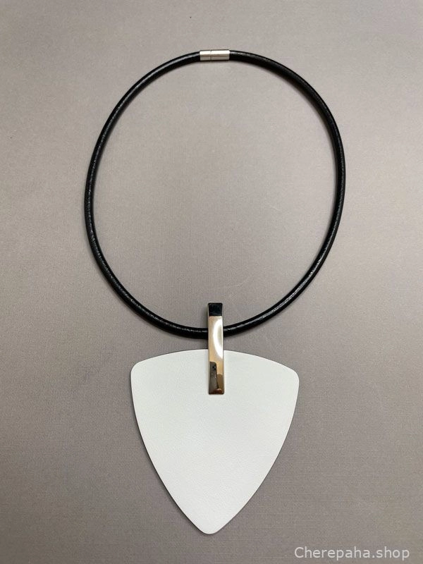 Колье из кожи ТРЕУГОЛЬНИК белый чёрный арт 38802 Колье из кожи ТРЕУГОЛЬНИК белый чёрный арт 38802