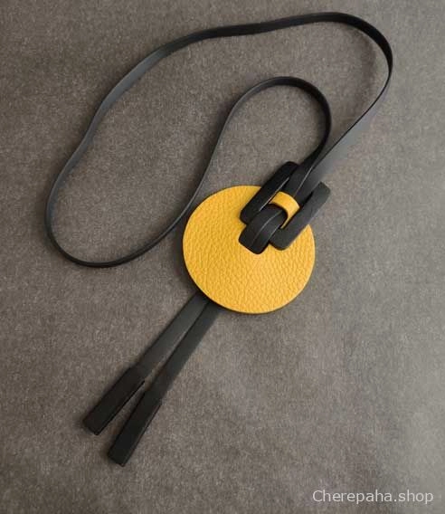 Кулон из кожи КРУГ жёлтый арт 1488 Кулон из кожи КРУГ жёлтый арт 1488