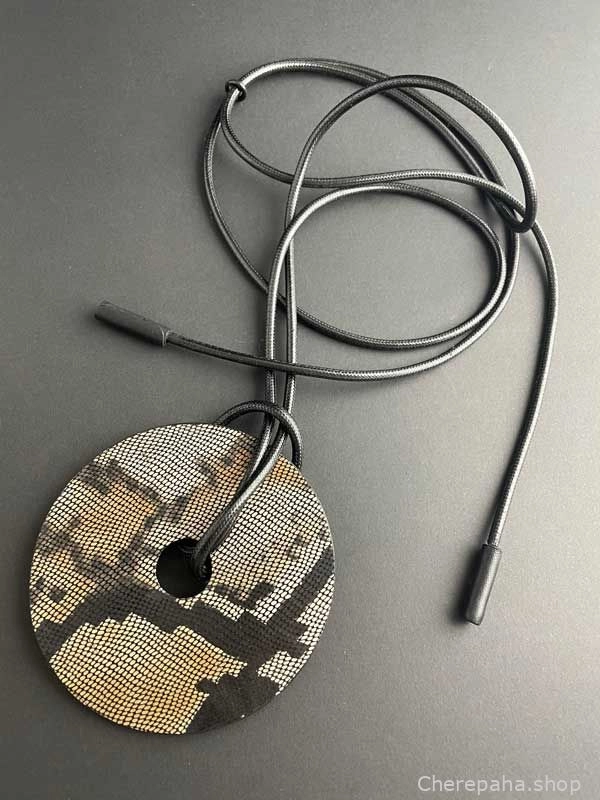 Колье из кожи ДИСК бежевая змея арт 1930 Колье из кожи ДИСК бежевая змея арт 1930