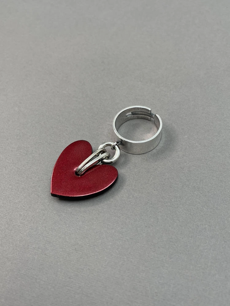 Кольцо из кожи СЕРДЕЧКО красный лак чёрный арт 47601 Кольцо из кожи СЕРДЕЧКО красный лак чёрный арт 47601