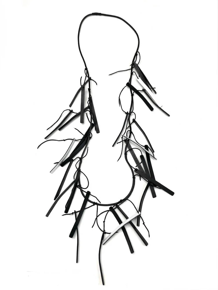 Колье ХВОРОСТ чёрный белый арт 63701 Колье ХВОРОСТ чёрный белый арт 63701