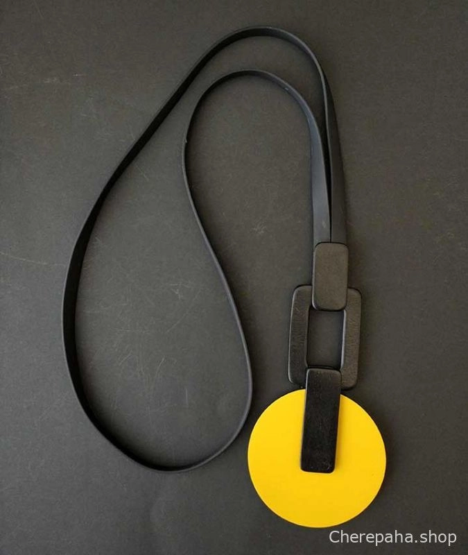 Кулон из кожи жёлтый_чёрный арт 1360 Кулон из кожи жёлтый_чёрный арт 1360