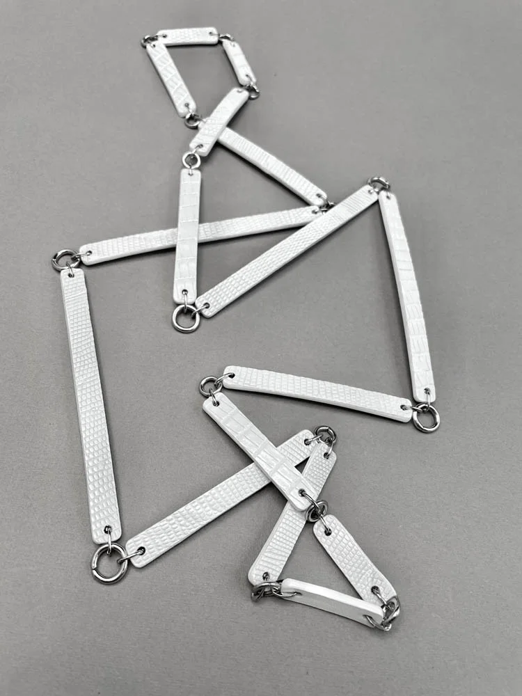 Бусы из кожи СТИК белый крокодил арт 58603