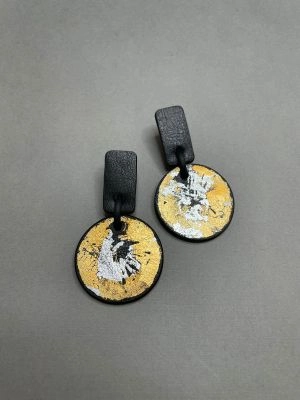 Серьги из кожи позолота чёрный арт 32115 в магазине дизайнерских украшений Cherepaha.shop