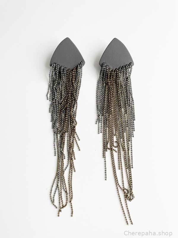 Серьги из кожи глубокий серый арт 32301