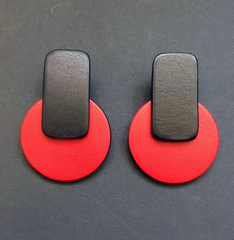 Серьги из кожи красный гладкий_чёрный арт 1371