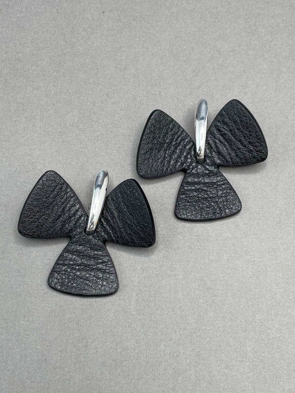 Серьги из кожи ТРИЛИСТНИК L чёрный арт 41302 Серьги из кожи ТРИЛИСТНИК L чёрный арт 41302