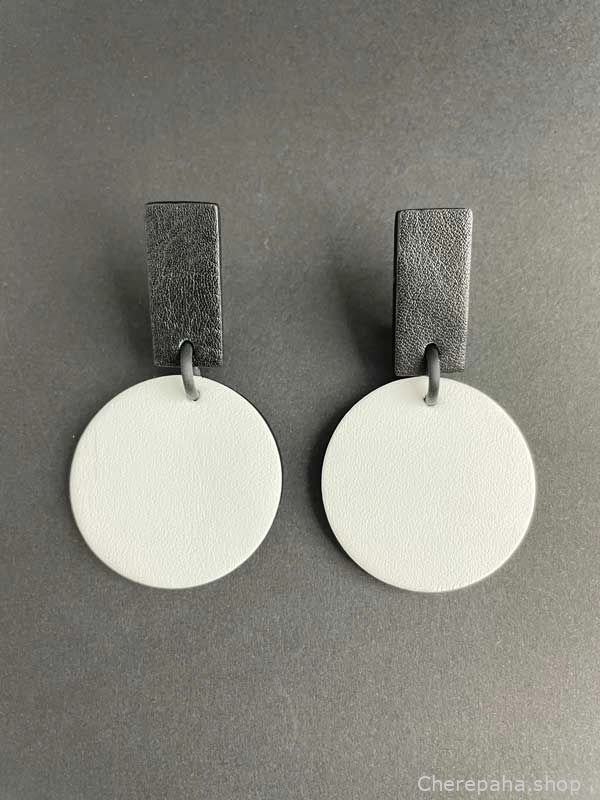 Серьги из кожи белый арт 32101 Серьги из кожи белый арт 32101