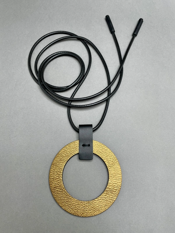 Кулон из кожи КОЛЬЦО бронза арт 36003