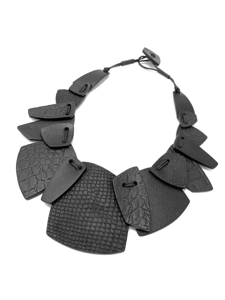 Колье из кожи ХЛОЯ двухслойное арт 0062 Колье из кожи ХЛОЯ двухслойное арт 0062