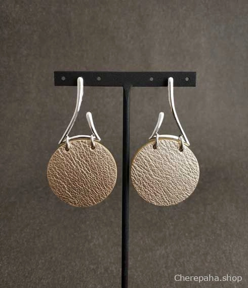 Серьги из кожи ЗИГЗАГ 4 шампань арт 1537 Серьги из кожи ЗИГЗАГ 4 шампань арт 1537