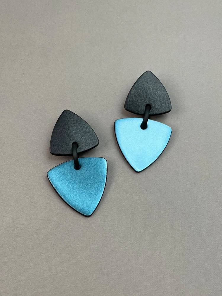 Серьги из кожи ФЛАКОН чёрный морская волна арт 47302 Серьги из кожи ФЛАКОН чёрный морская волна арт 47302