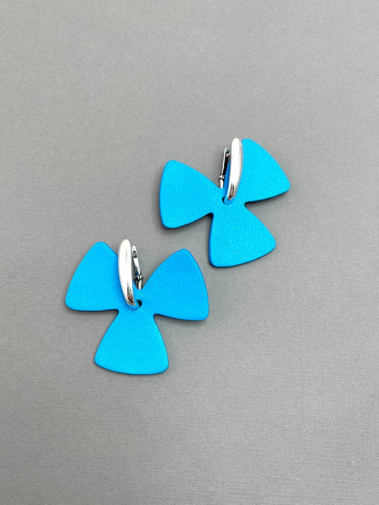 Серьги из кожи ТРИЛИСТНИК L небесно-голубой арт 41308 Серьги из кожи ТРИЛИСТНИК L небесно-голубой арт 41308
