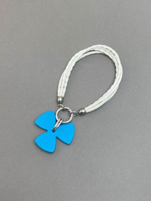 Браслет из кожи ТРИЛИСТНИК небесно-голубой белый арт 40507 в магазине дизайнерских украшений Cherepaha.shop