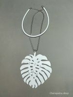 Кулон из кожи ЛИСТ белый арт 0532 в магазине дизайнерских украшений Cherepaha.shop