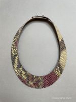 Гривна из кожи кофе с молоком змея бордо арт 35711 в магазине дизайнерских украшений Cherepaha.shop