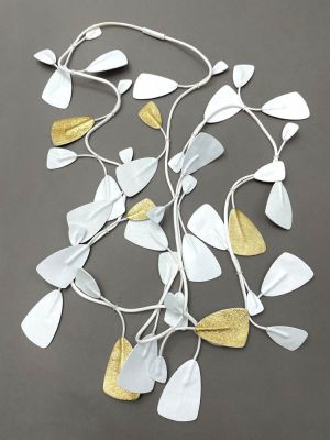 Колье кожаное ЛИАНА золото белый арт 24312 в магазине дизайнерских украшений Cherepaha.shop