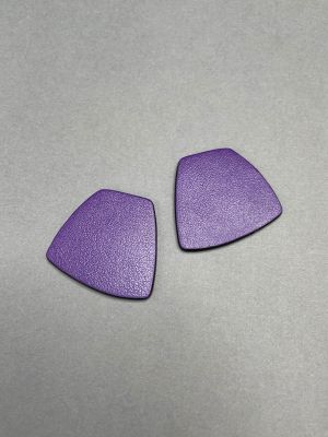 Серьги кожаные АСИММЕТРИЯ S фиолетовый чёрный арт 1136 в магазине дизайнерских украшений Cherepaha.shop